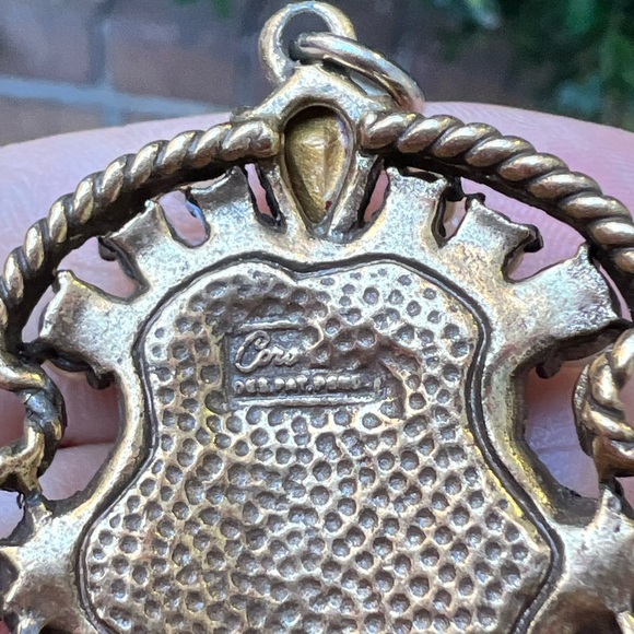 VINTAGE LARGE PENDANT BY CORO CHERUB ANGEL PLAYING FLUTE RED RHINESTONES PEARLS - Picture 10 of 16